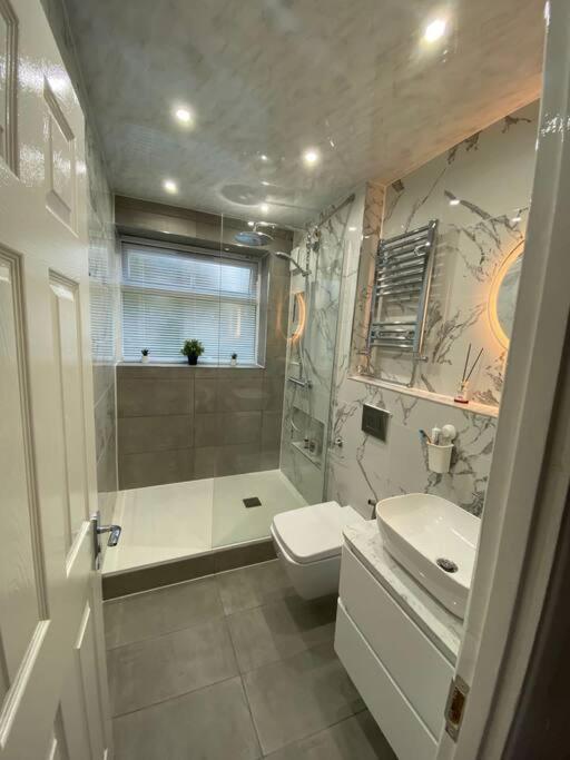 One Bedroom Flat In Chiswick W4 Londres Extérieur photo